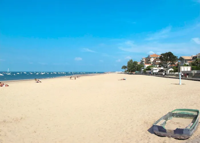 アパート Spring By Interhome アルカション